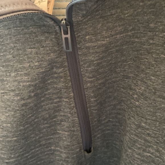 Women’s size extra-large, gray, pull over sweatshirt Adidas climbalite  T28 - Picture 6 of 7